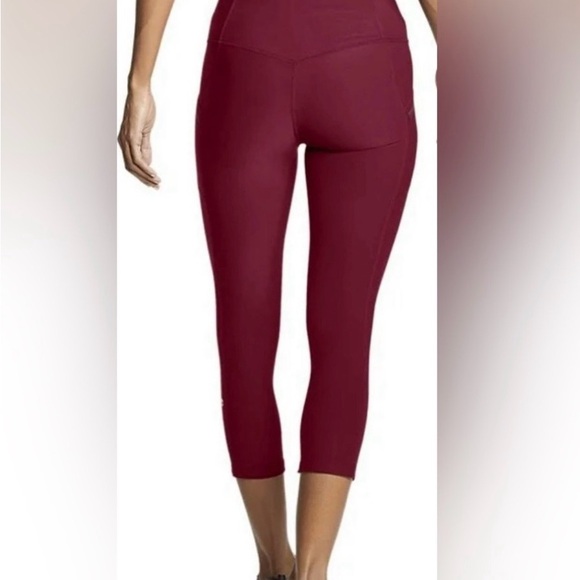 Eddie Bauer Women's Trail Tight Capris - High Rise - Picture 3 of 10